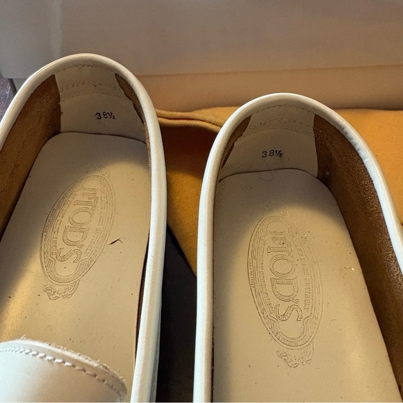 Tod\'s Elegant White Leather Loafers for Men main image 4